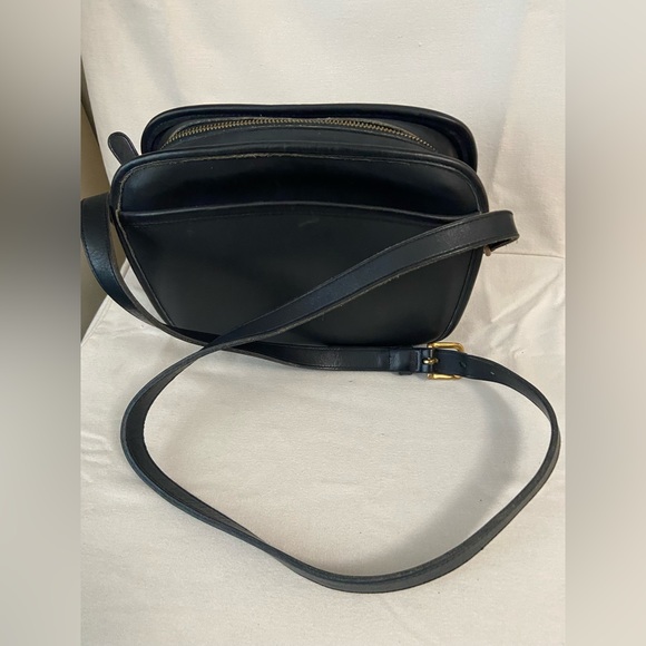 Vintage Coach Black Leather Crossbody Shoulder Handbag No. D4C-9931 - Picture 1 of 16